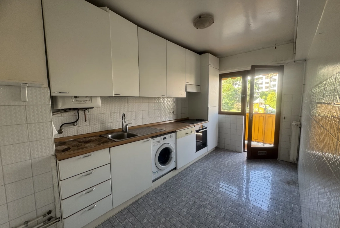 Appartement 2 pièces à rénover avec garage à Carnoles - Centre-ville 