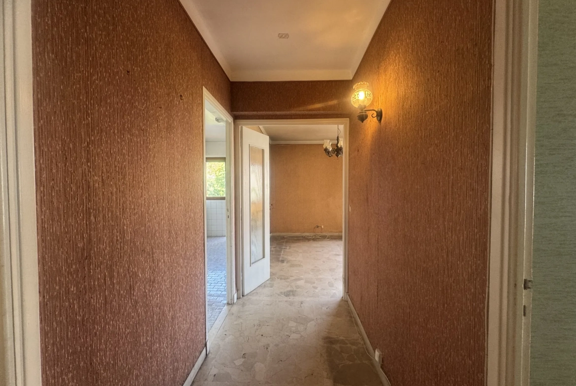 Appartement 2 pièces à rénover avec garage à Carnoles - Centre-ville 