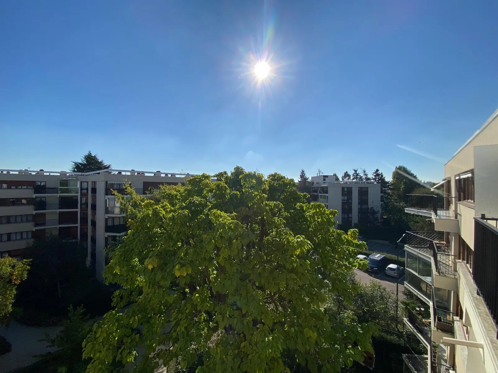 Appartement T3 au dernier étage avec balcon et parking près de Parly 2 