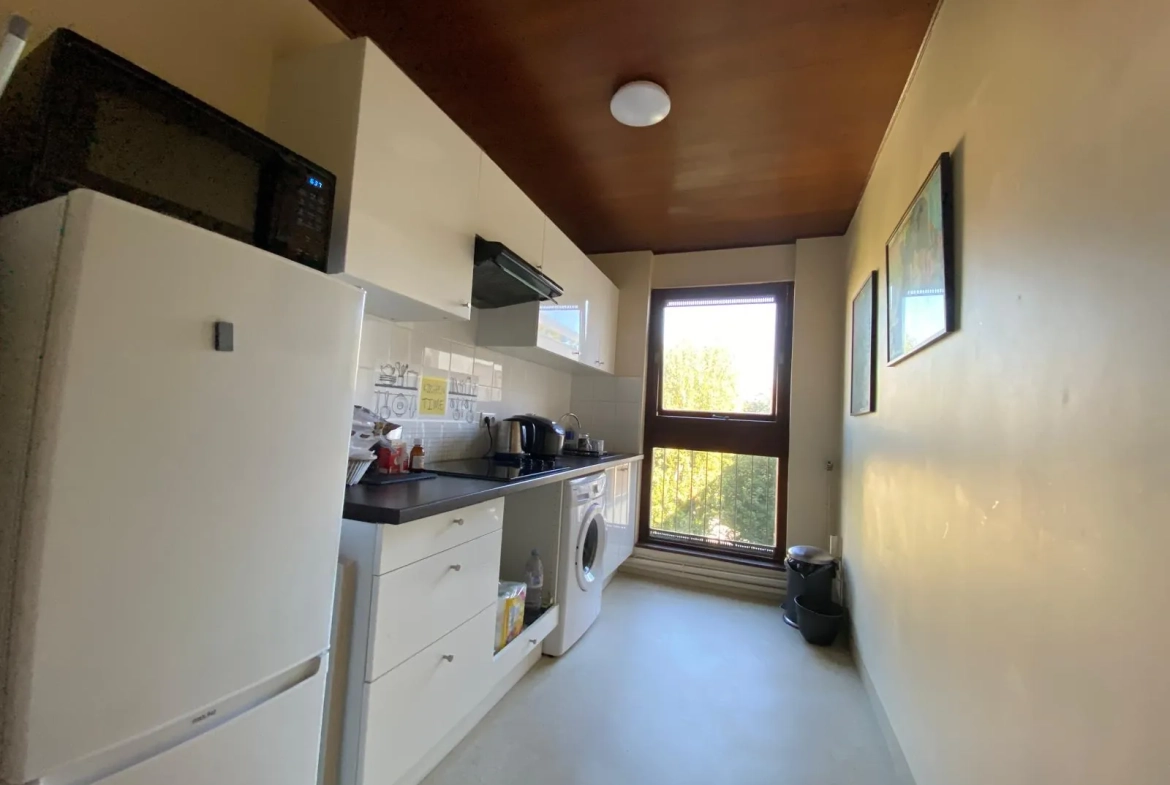 Appartement T3 au dernier étage avec balcon et parking près de Parly 2 