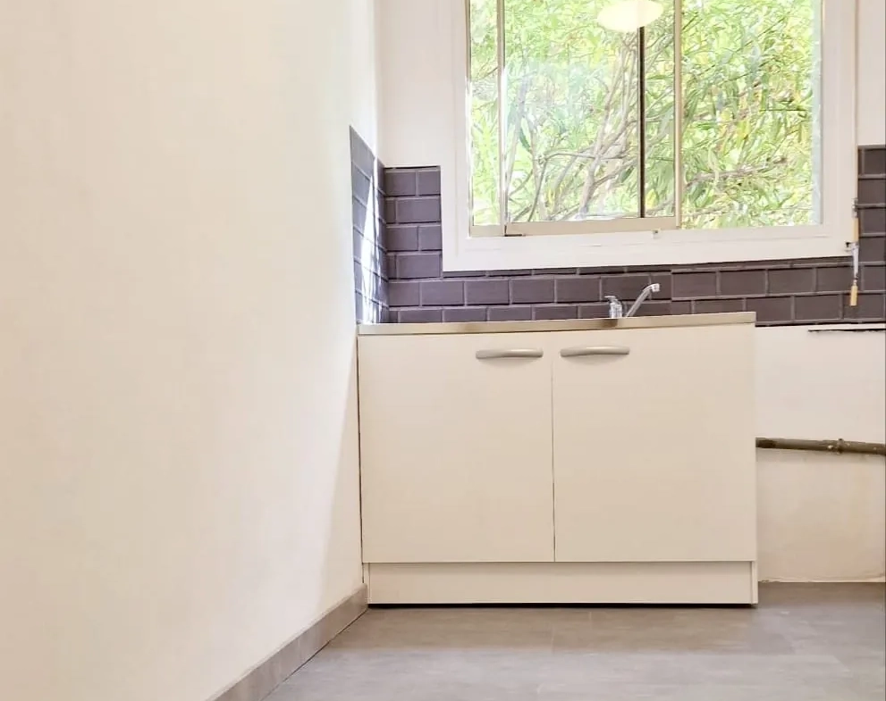 Appartement 2 pièces de 49 m² avec balcon à Menton près du centre-ville 