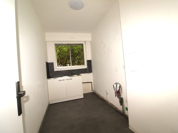Appartement 2 pièces de 49 m² avec balcon à Menton près du centre-ville 