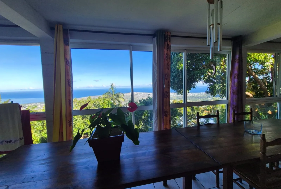 Maison créole avec vue imprenable sur la mer à Saint Paul - Opportunité exclusive 