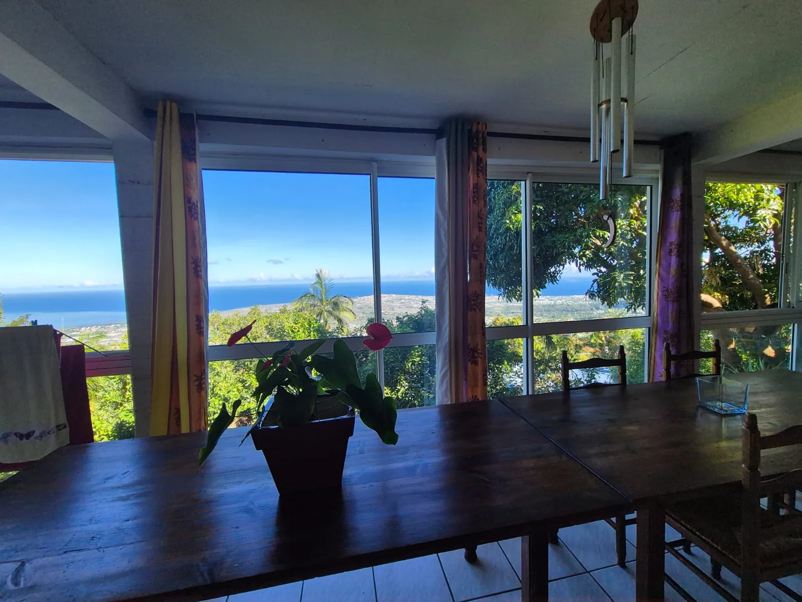 Maison créole avec vue imprenable sur la mer à Saint Paul - Opportunité exclusive 
