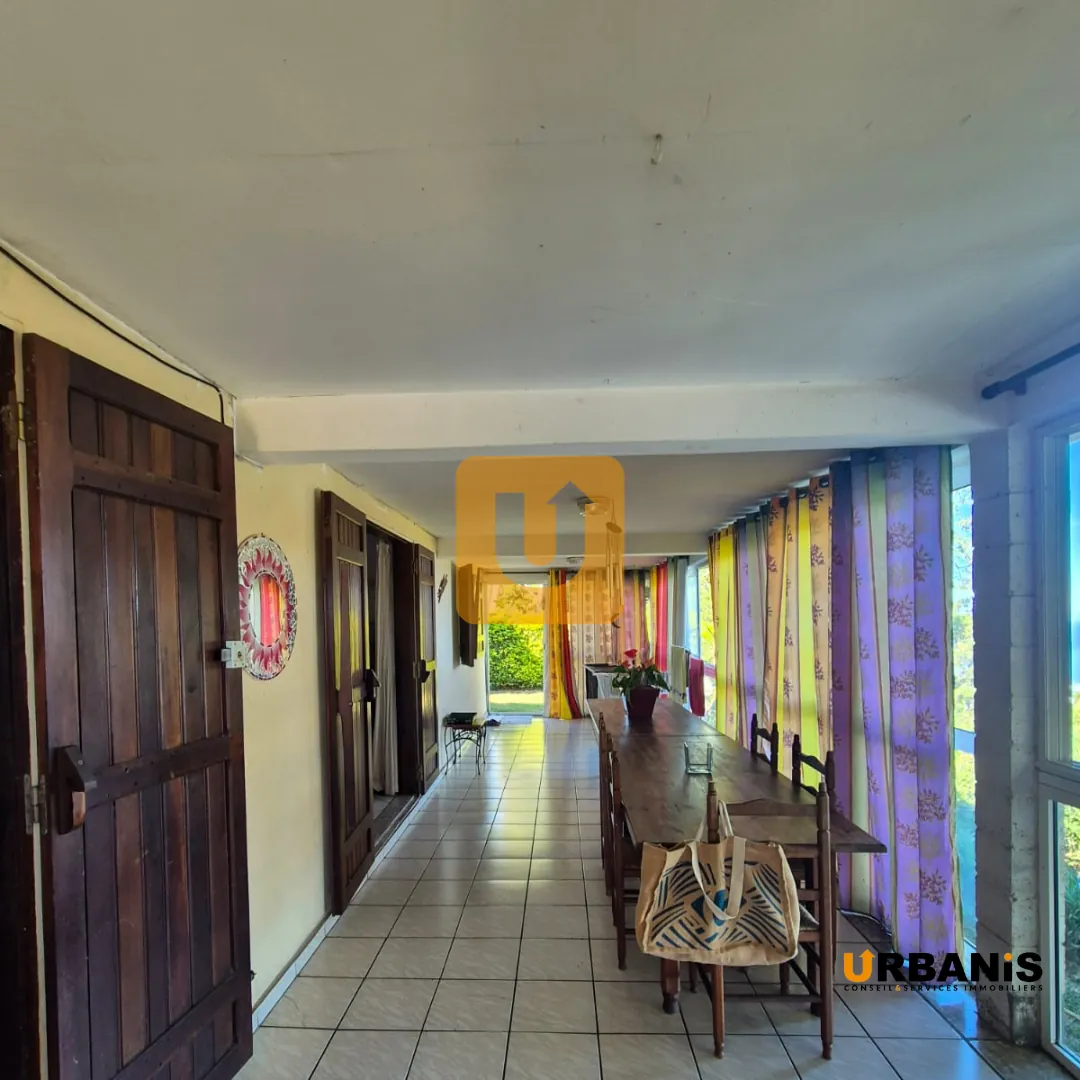 Maison créole avec vue imprenable sur la mer à Saint Paul - Opportunité exclusive 