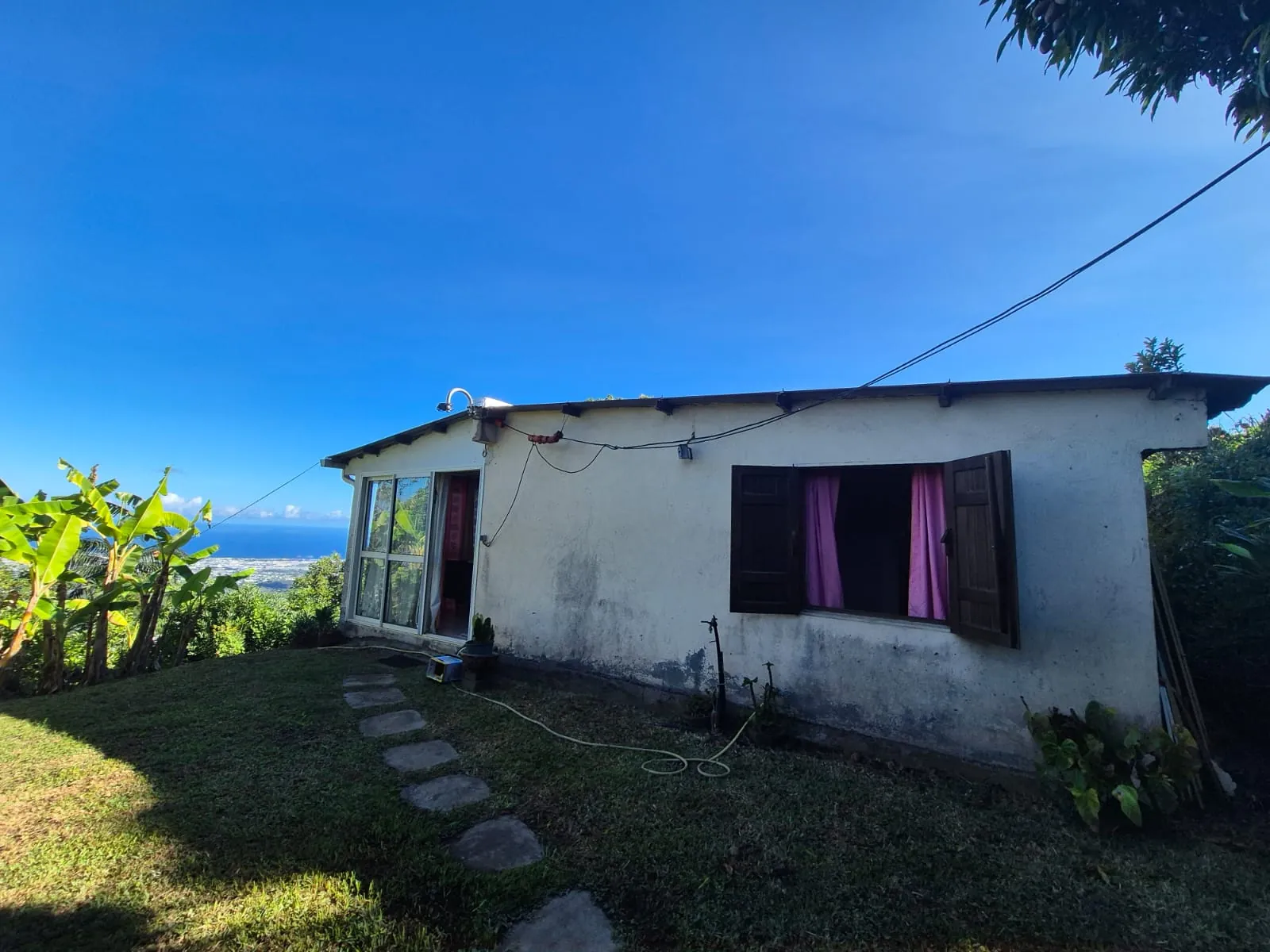 Maison créole avec vue imprenable sur la mer à Saint Paul - Opportunité exclusive 