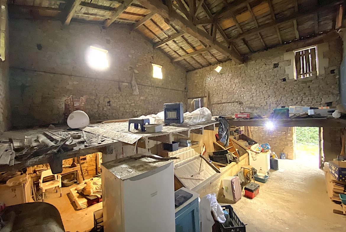 Maison en pierre de 105 m² avec grange attenante à Lamothe Landerron 