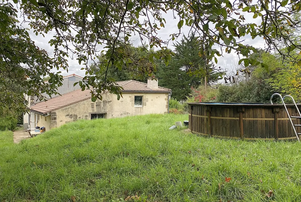 Maison en pierre de 105 m² avec grange attenante à Lamothe Landerron 