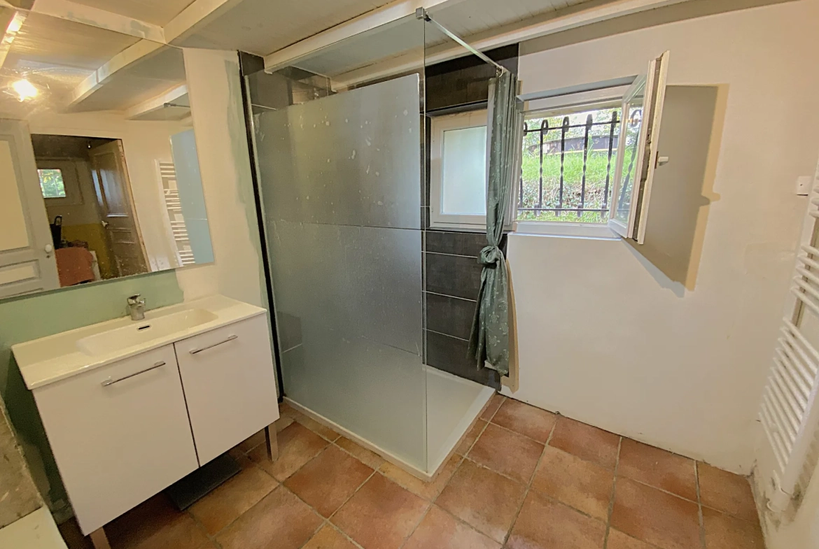 Maison en pierre de 105 m² avec grange attenante à Lamothe Landerron 