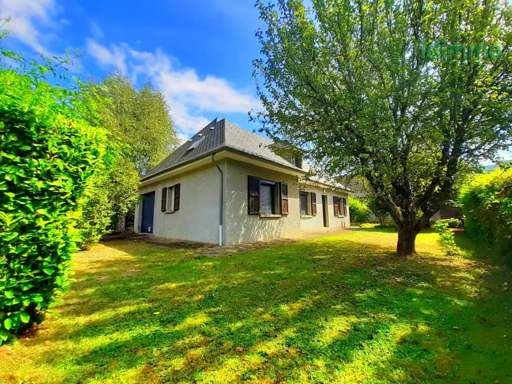 Belle maison familiale à Aurillac Villages Vic sur Cère, 150 m², 5 chambres, terrain arboré de 530 m²