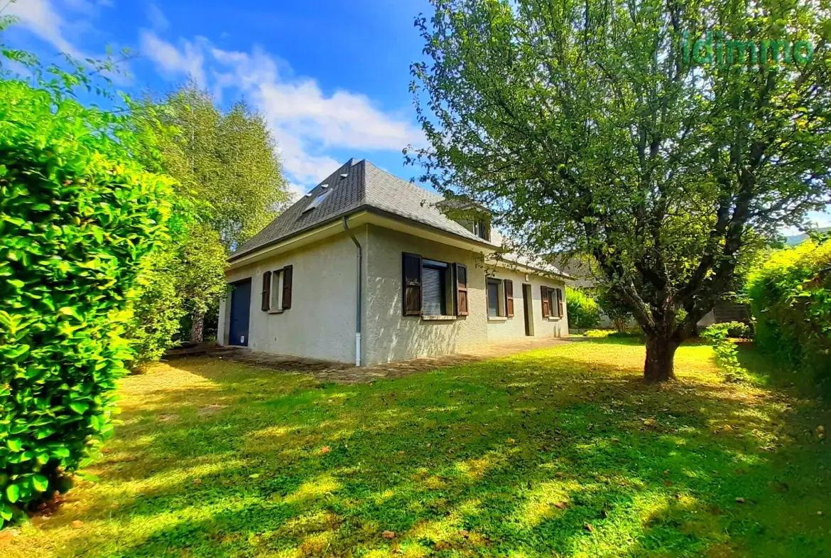 Belle maison familiale à Aurillac Villages Vic sur Cère, 150 m², 5 chambres, terrain arboré de 530 m² 