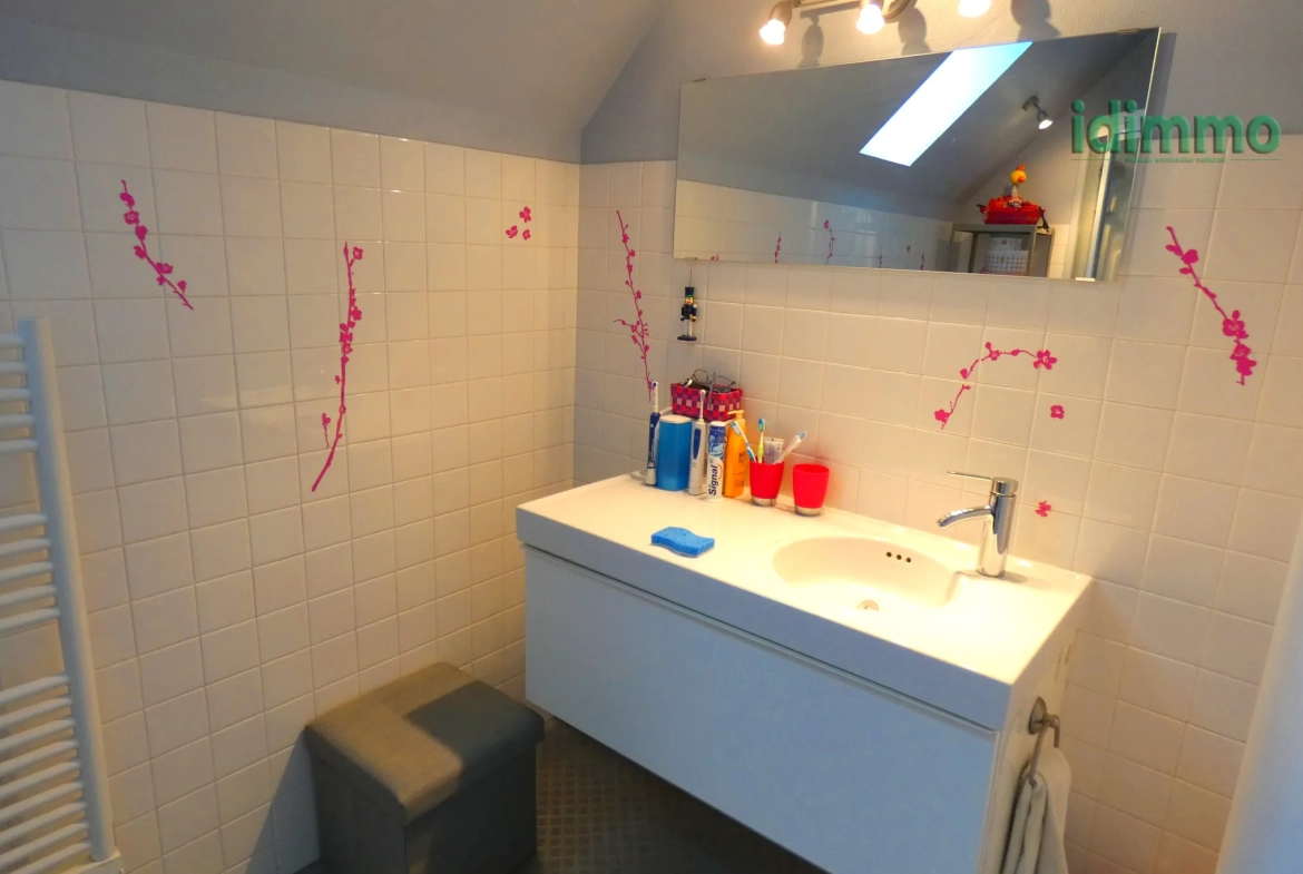 Belle maison familiale à Aurillac Villages Vic sur Cère, 150 m², 5 chambres, terrain arboré de 530 m² 