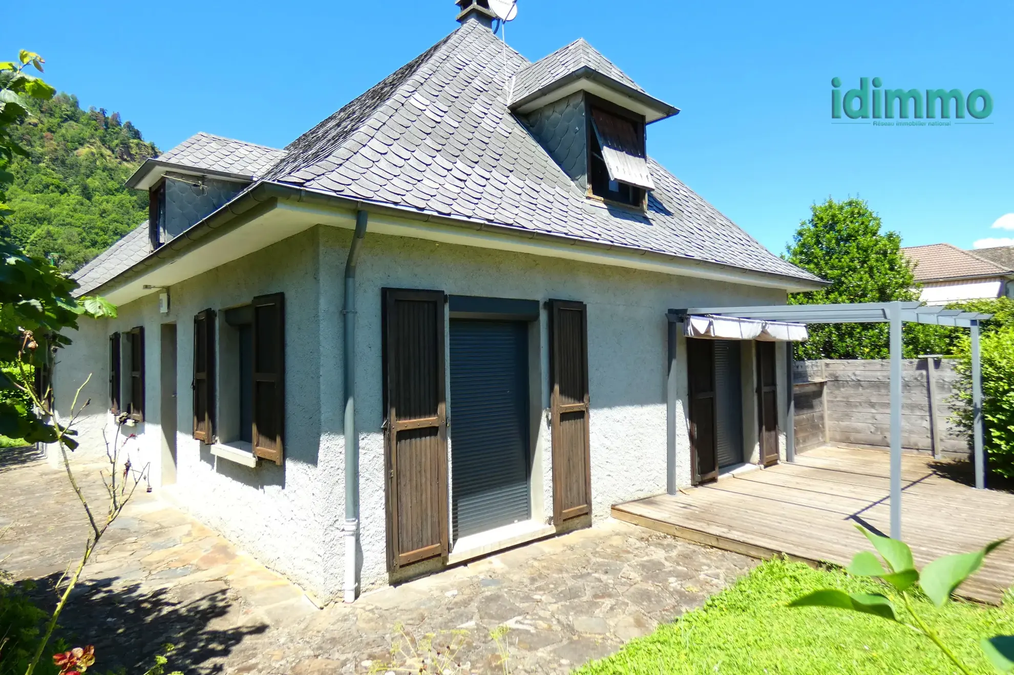 Belle maison familiale à Aurillac Villages Vic sur Cère, 150 m², 5 chambres, terrain arboré de 530 m² 