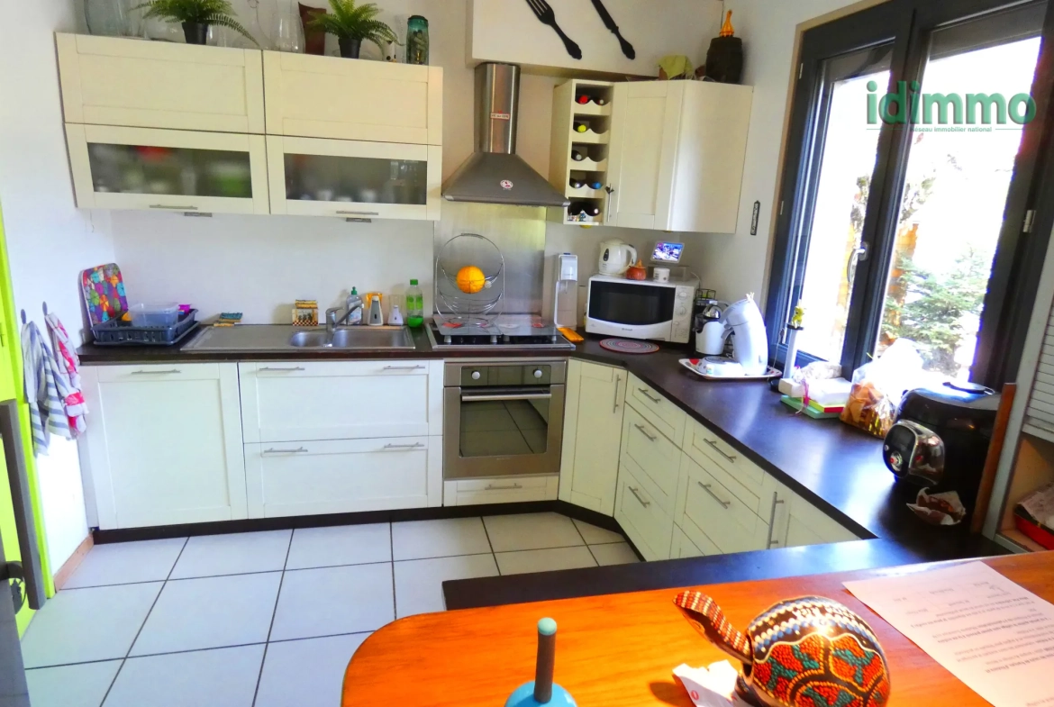 Belle maison familiale à Aurillac Villages Vic sur Cère, 150 m², 5 chambres, terrain arboré de 530 m² 