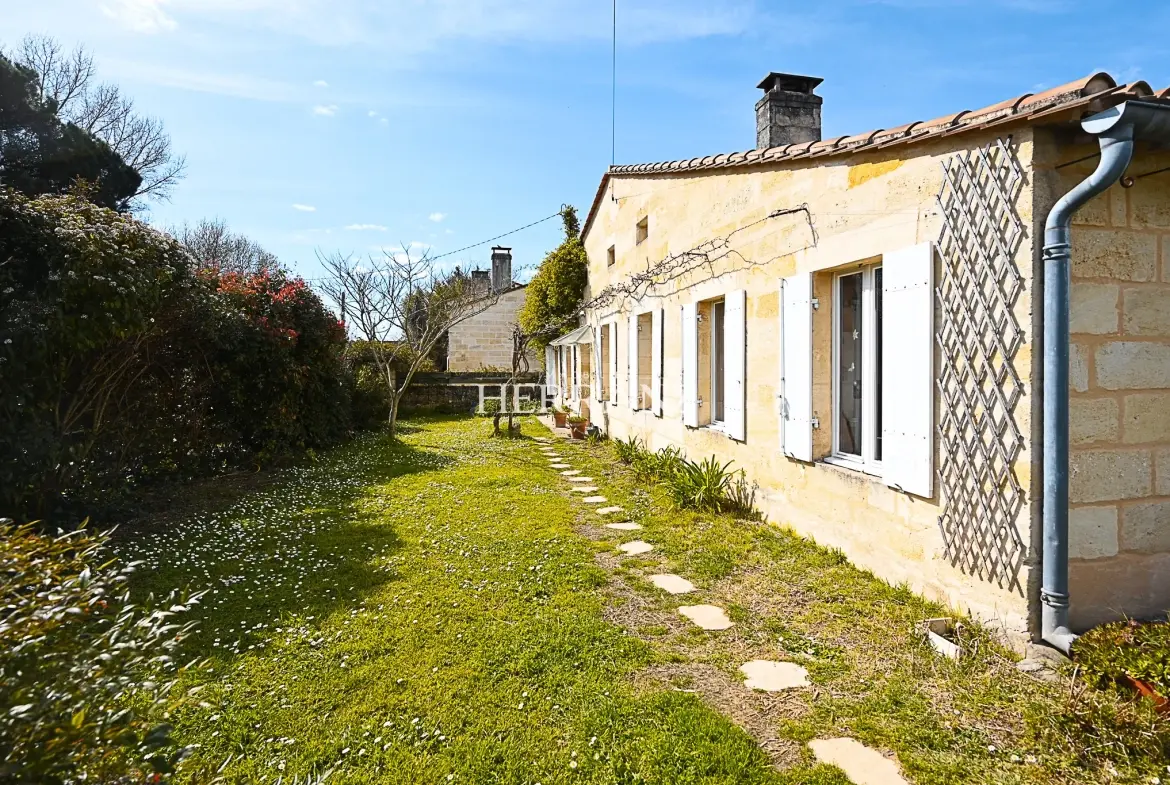 Charmante maison en pierre rénovée avec dépendances près de Libourne 