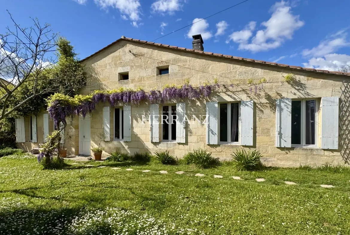 Charmante maison en pierre rénovée avec dépendances près de Libourne 