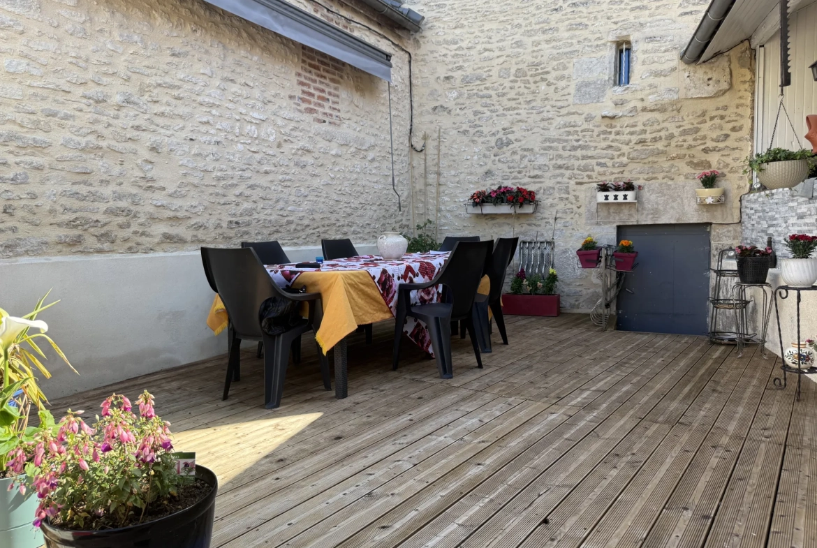 Maison de village rénovée à Montbard avec terrasse et jacuzzi, proche TGV 