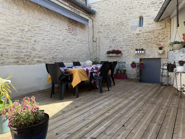 Maison de village rénovée à Montbard avec terrasse et jacuzzi, proche TGV 