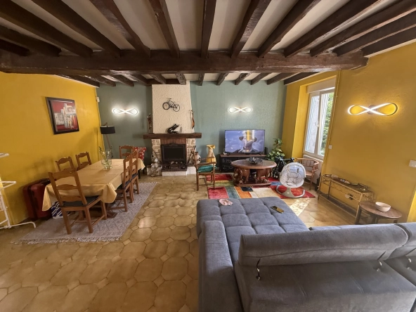 Maison de village rénovée à Montbard avec terrasse et jacuzzi, proche TGV 