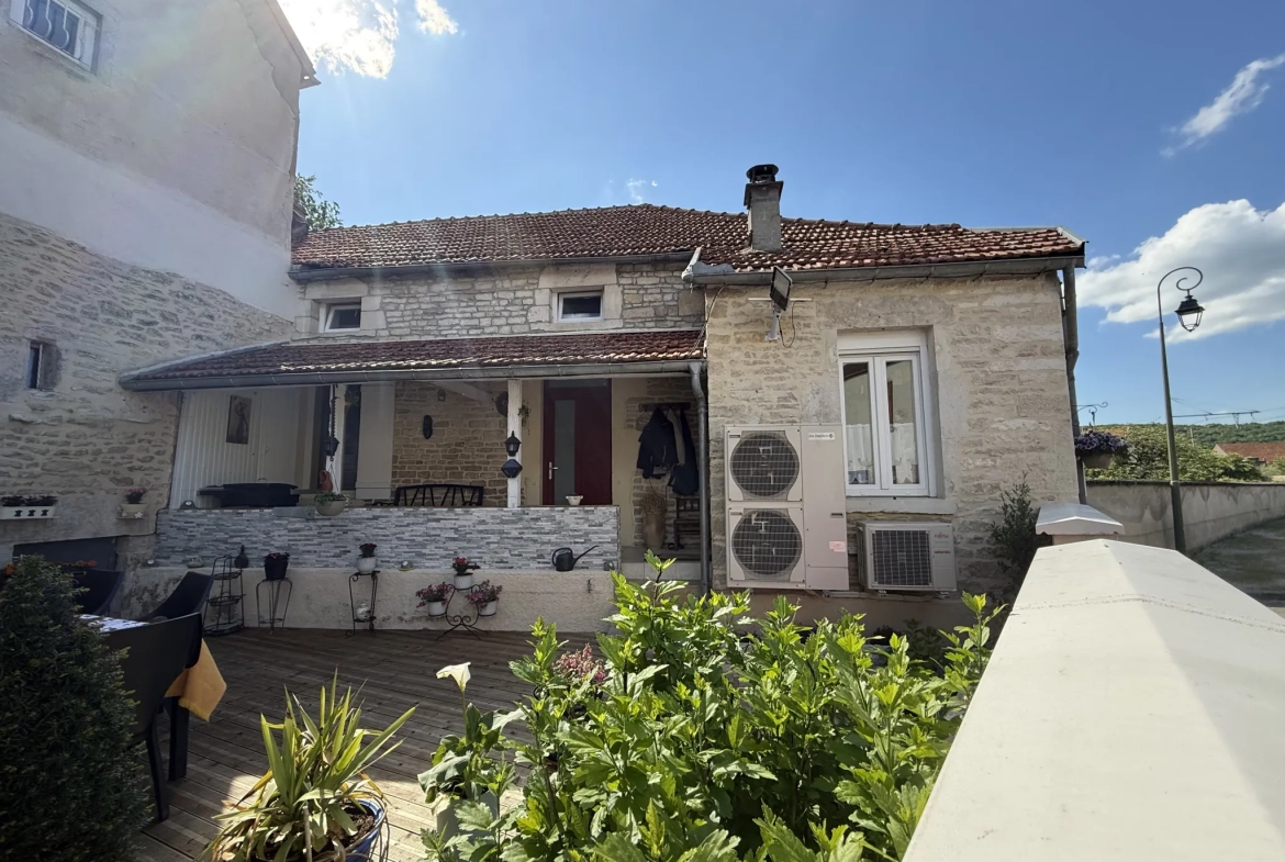 Maison de village rénovée à Montbard avec terrasse et jacuzzi, proche TGV 