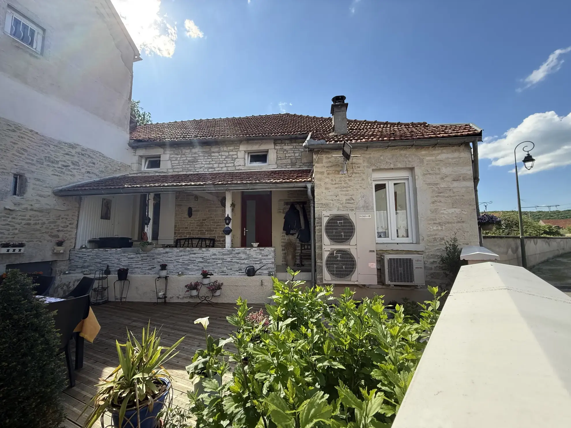 Maison de village rénovée à Montbard avec terrasse et jacuzzi, proche TGV 