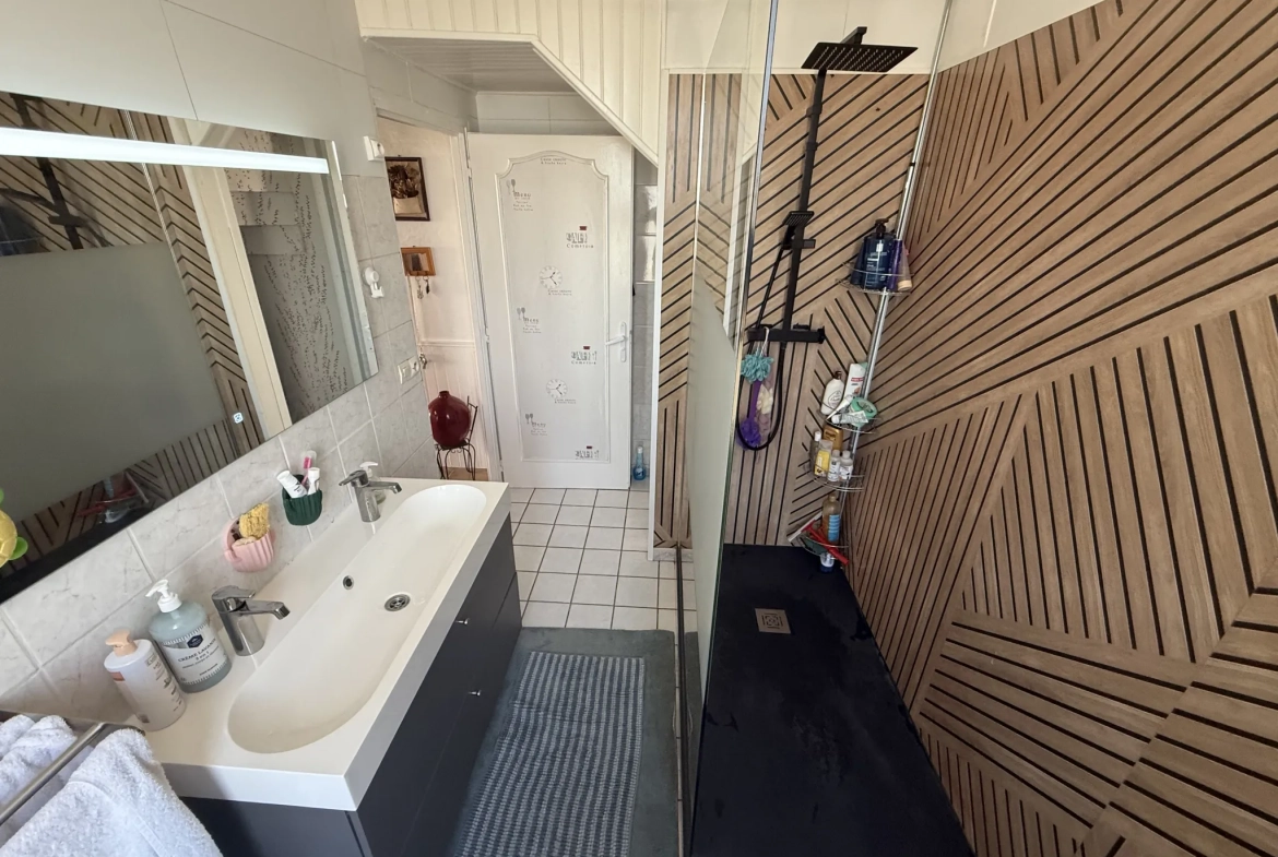Maison de village rénovée à Montbard avec terrasse et jacuzzi, proche TGV 