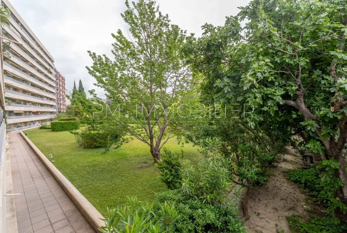 Studio de 23 m² avec terrasse plein sud dans le 5e arrondissement de Marseille 