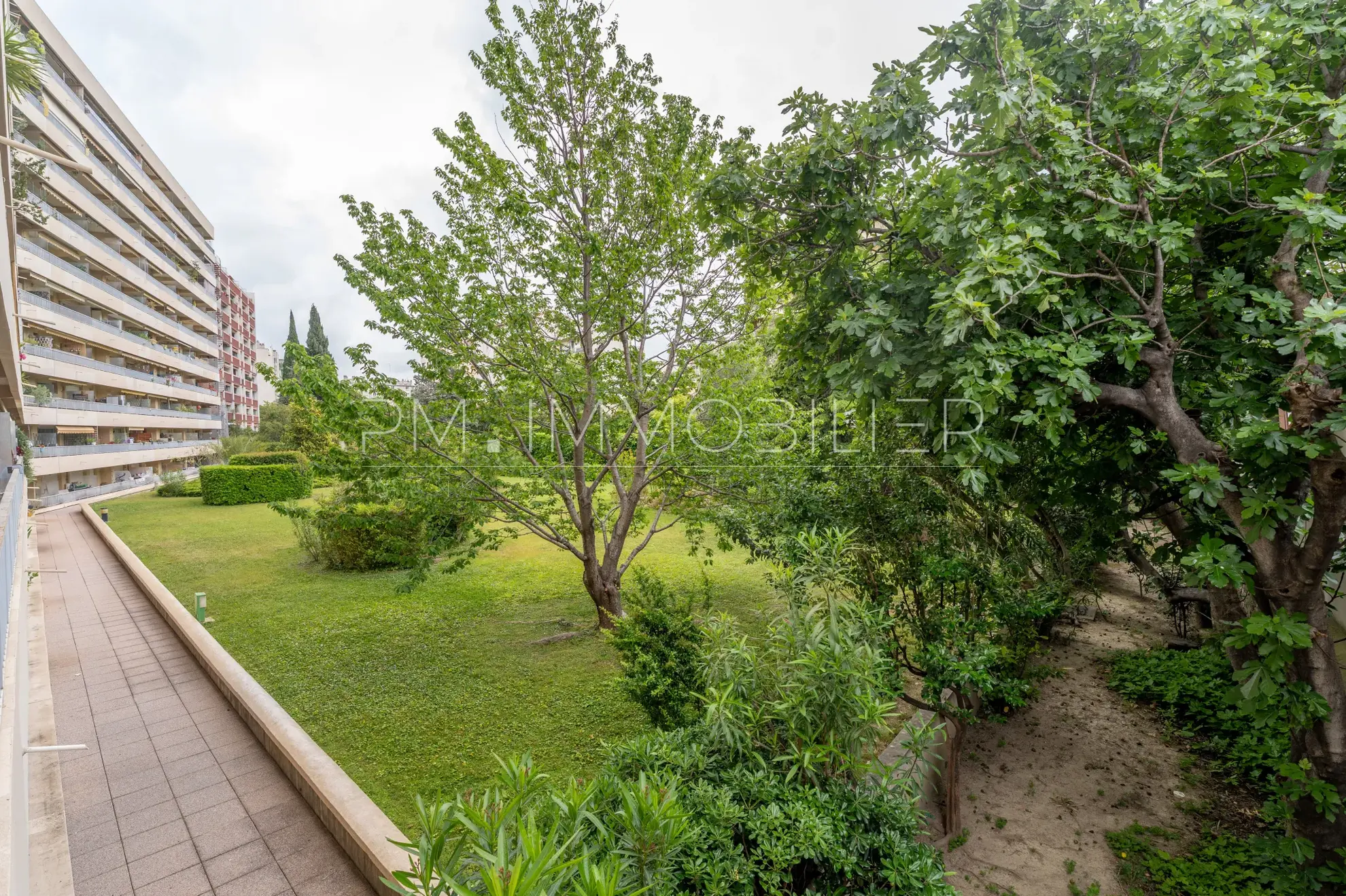 Studio de 23 m² avec terrasse plein sud dans le 5e arrondissement de Marseille 