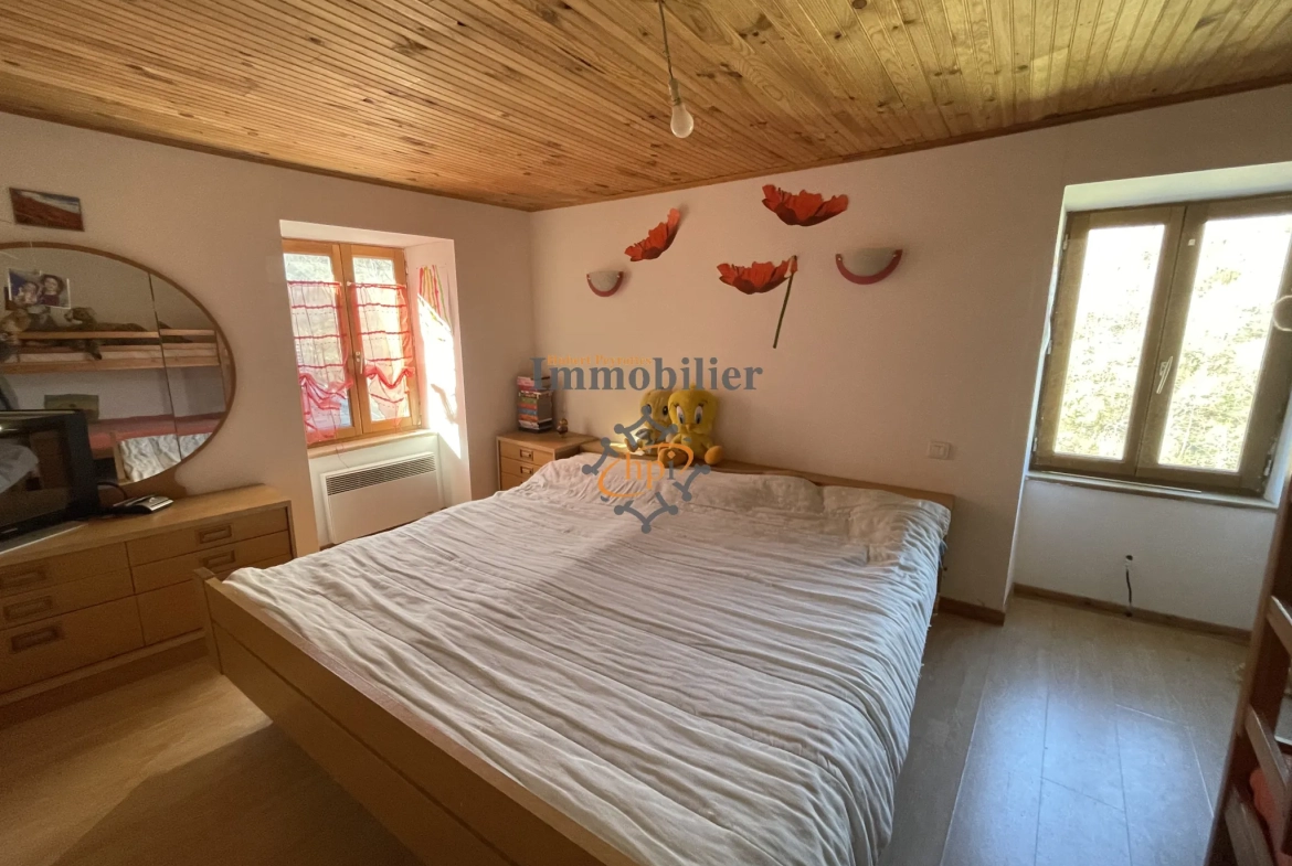 Maison de village partiellement rénovée à Ayssènes, vallée du Tarn 