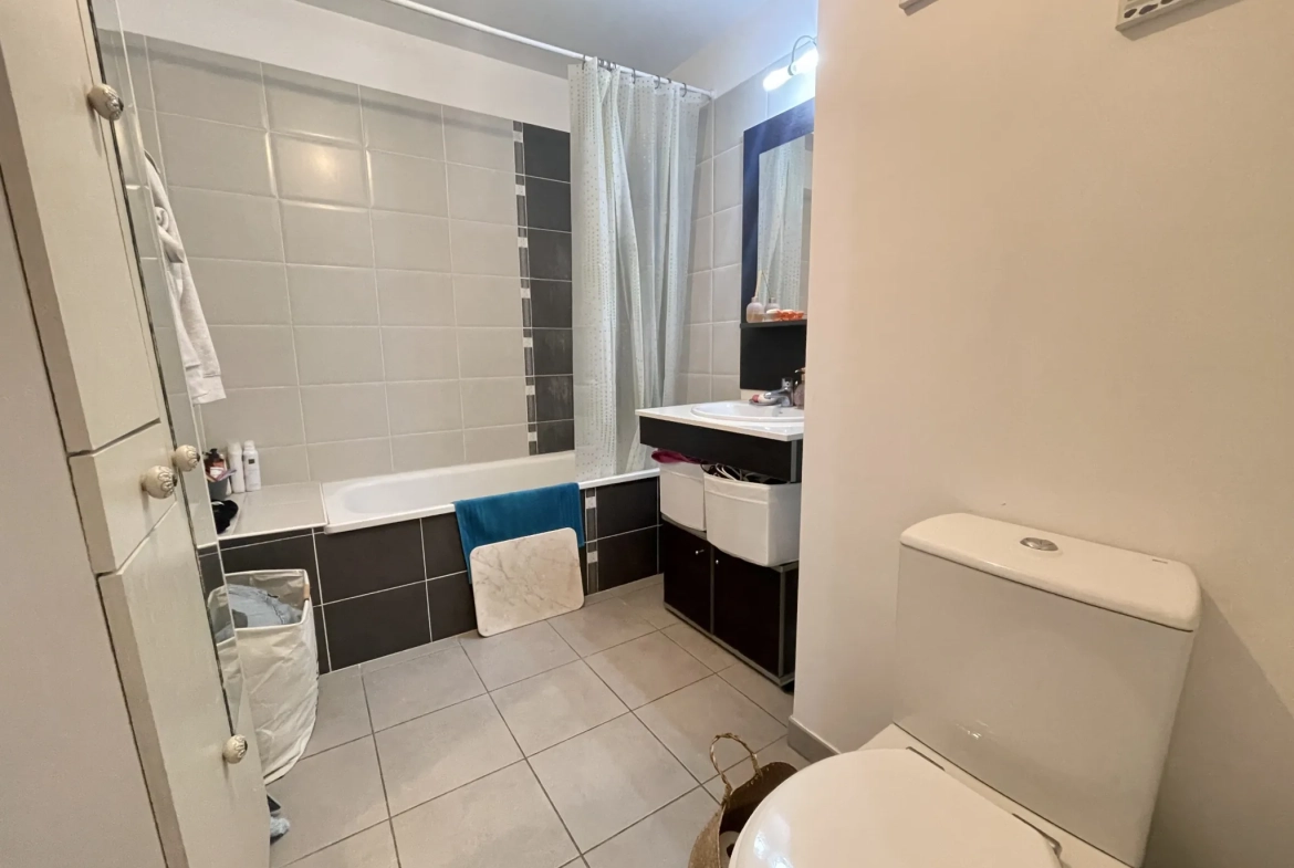 Appartement T2 avec terrasse et garage à Montpellier Port Marianne 