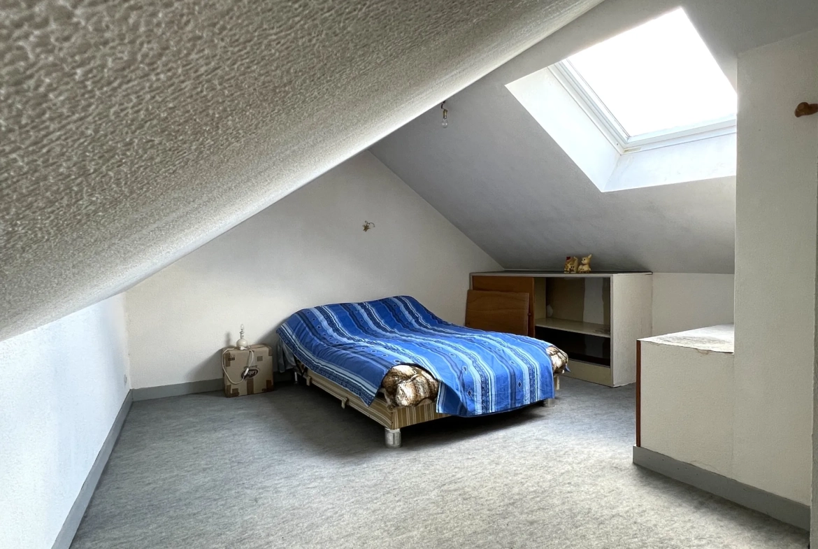Charmante maison à proximité du centre-ville de Châtellerault avec terrain et dépendance 