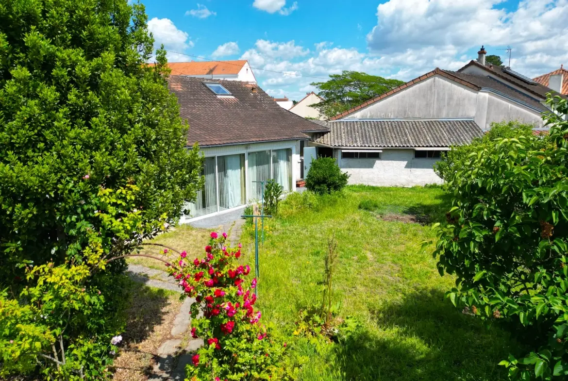 Charmante maison à proximité du centre-ville de Châtellerault avec terrain et dépendance 