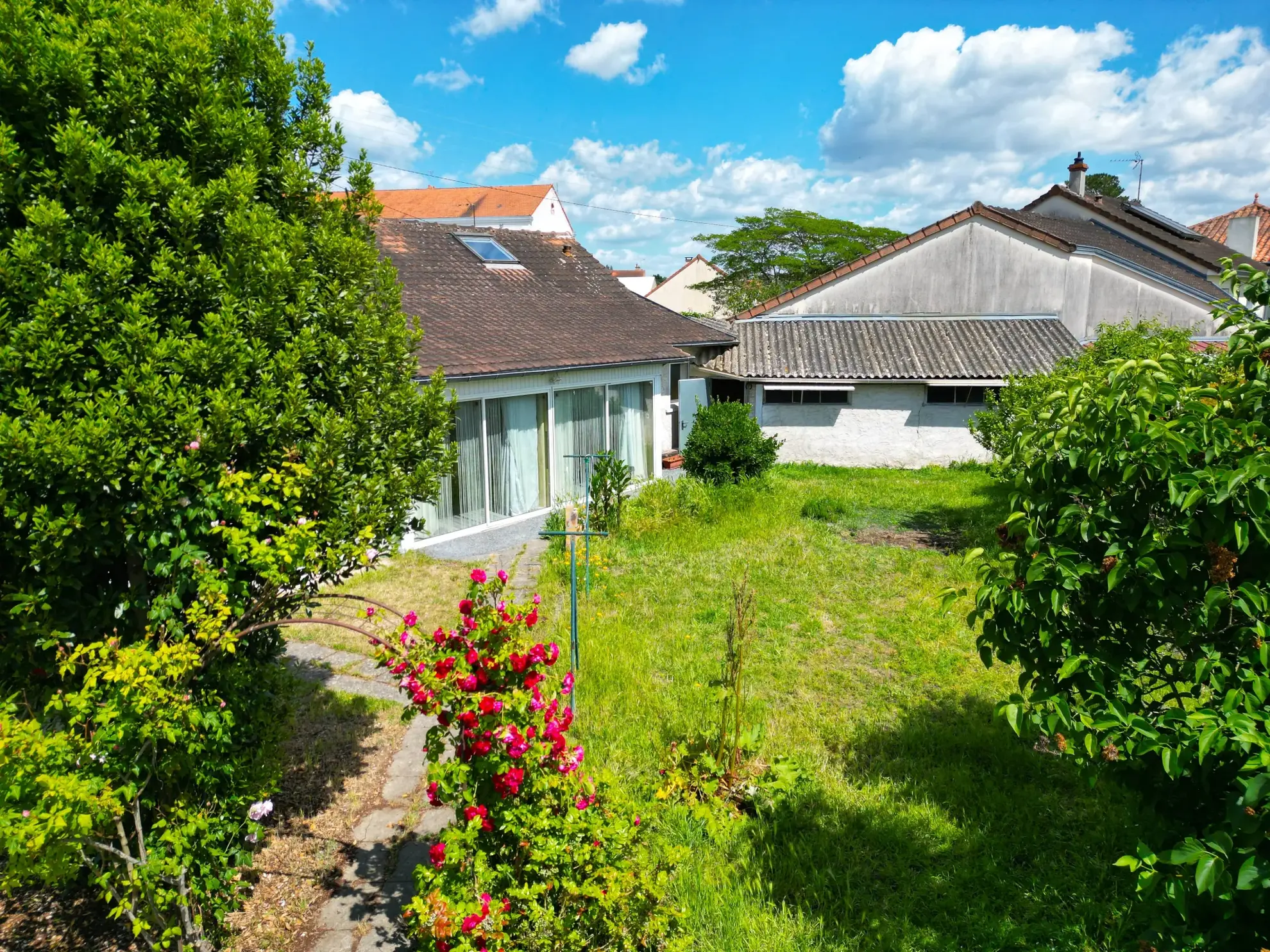 Charmante maison à proximité du centre-ville de Châtellerault avec terrain et dépendance 
