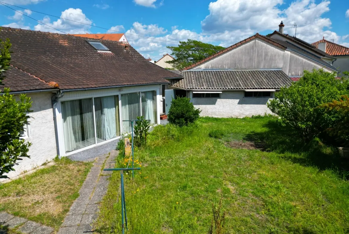 Charmante maison à proximité du centre-ville de Châtellerault avec terrain et dépendance 