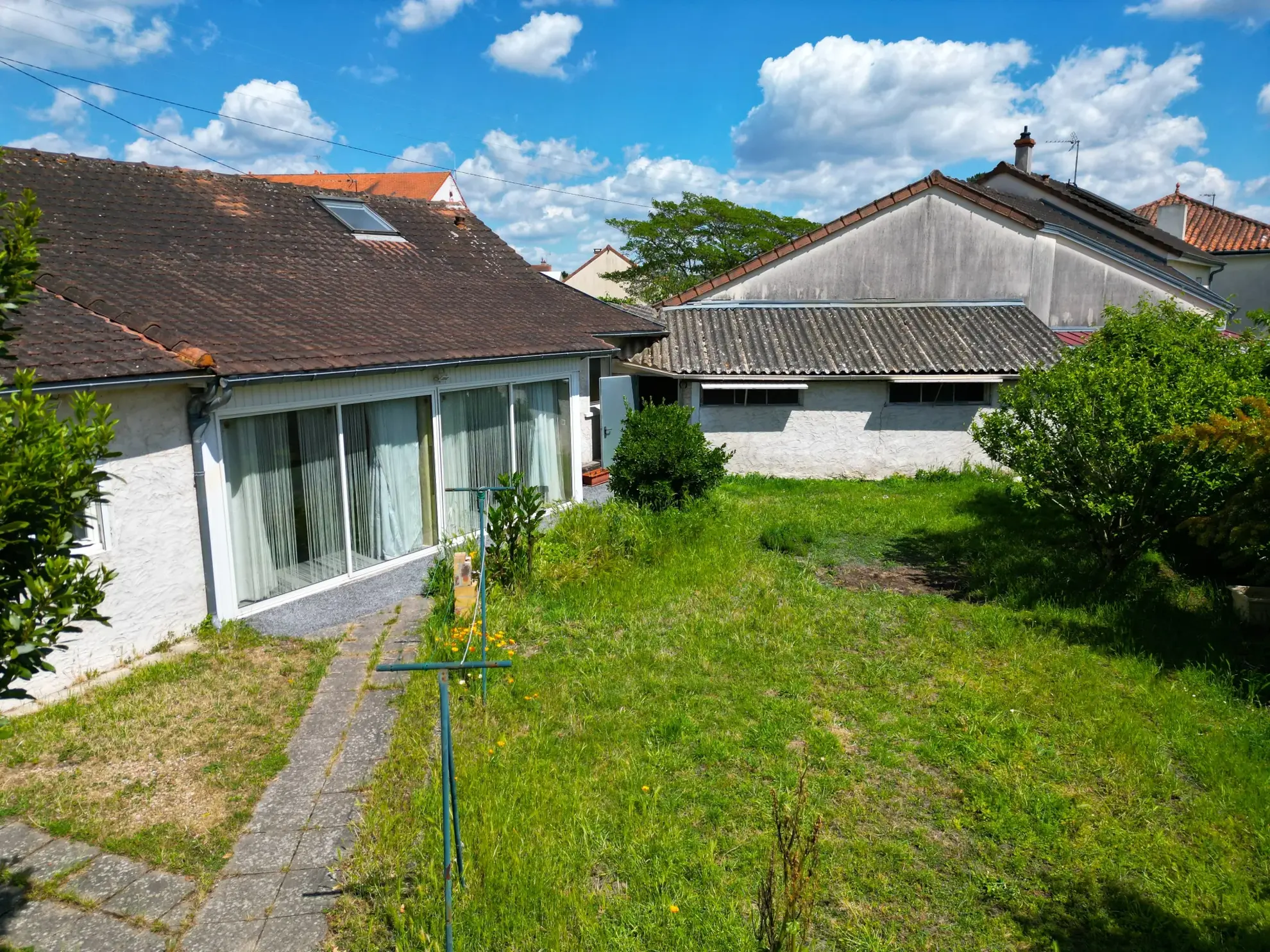 Charmante maison à proximité du centre-ville de Châtellerault avec terrain et dépendance 