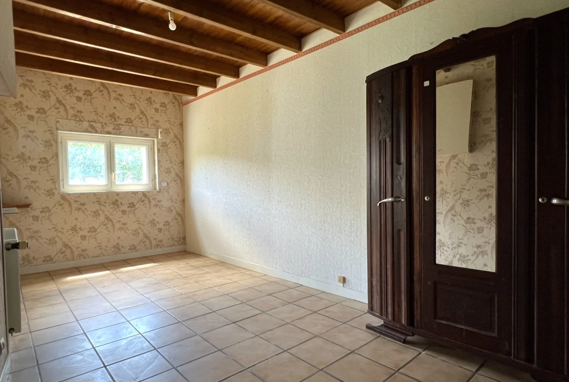Charmante maison à proximité du centre-ville de Châtellerault avec terrain et dépendance 
