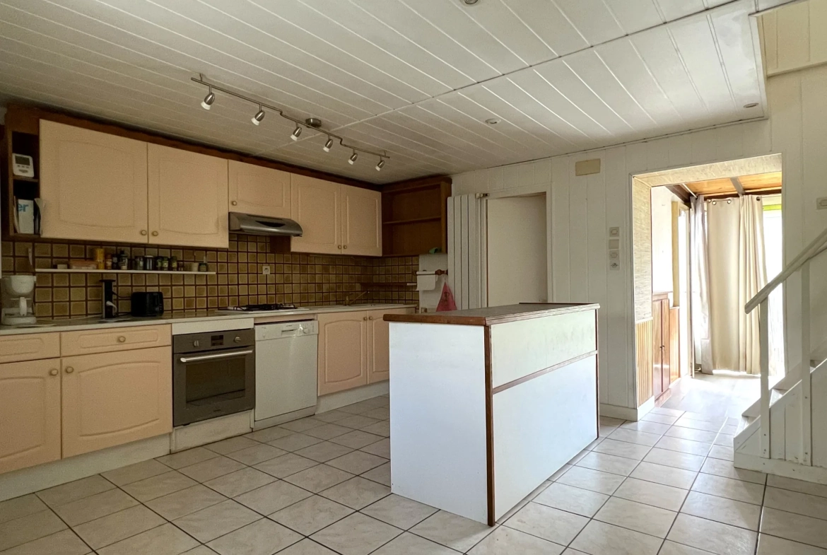 Charmante maison à proximité du centre-ville de Châtellerault avec terrain et dépendance 