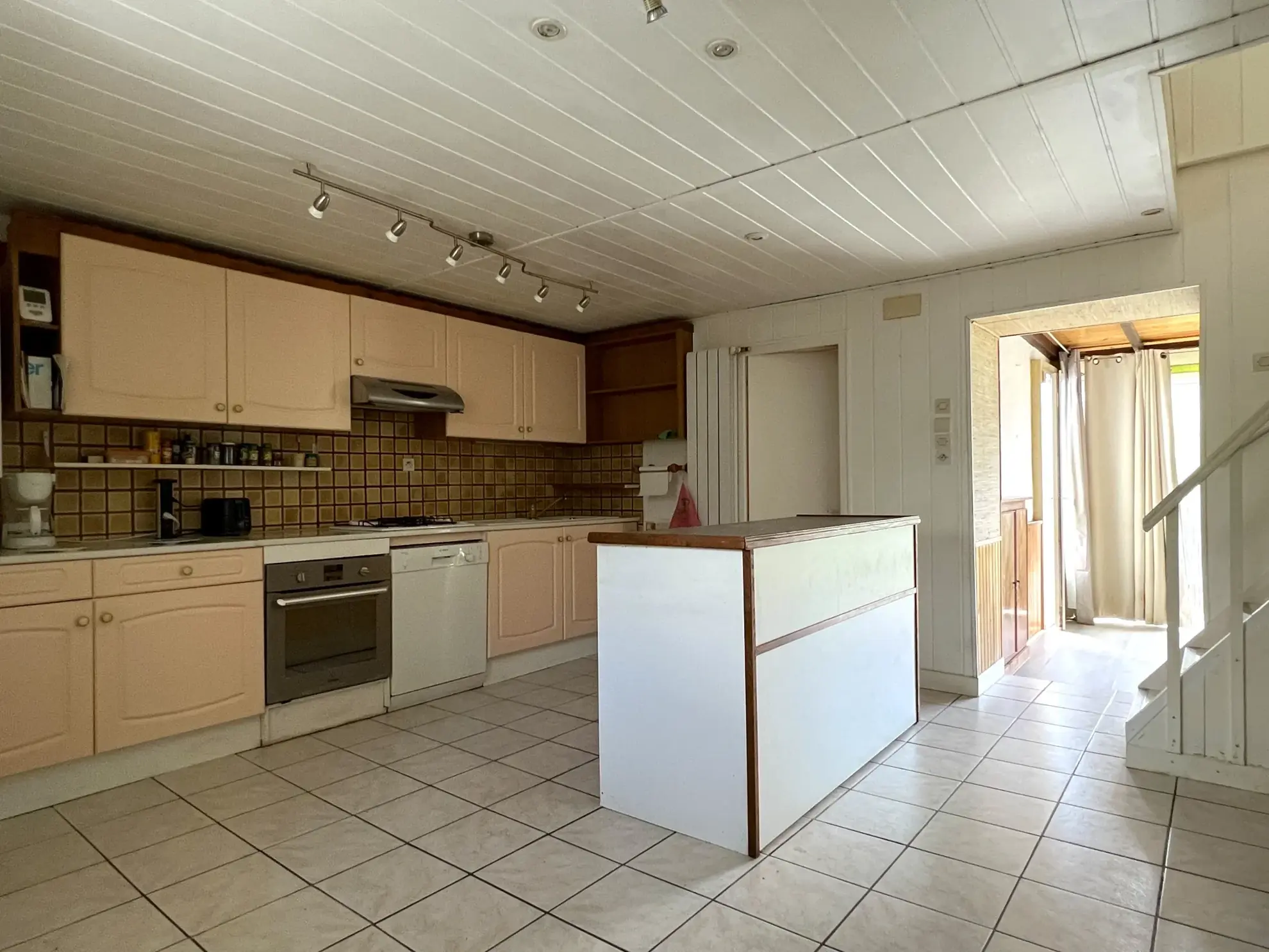 Charmante maison à proximité du centre-ville de Châtellerault avec terrain et dépendance 