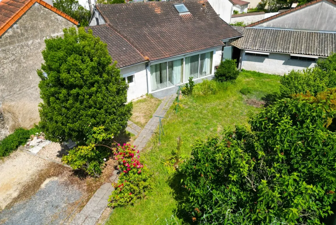 Charmante maison à proximité du centre-ville de Châtellerault avec terrain et dépendance 
