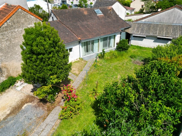 Charmante maison à proximité du centre-ville de Châtellerault avec terrain et dépendance