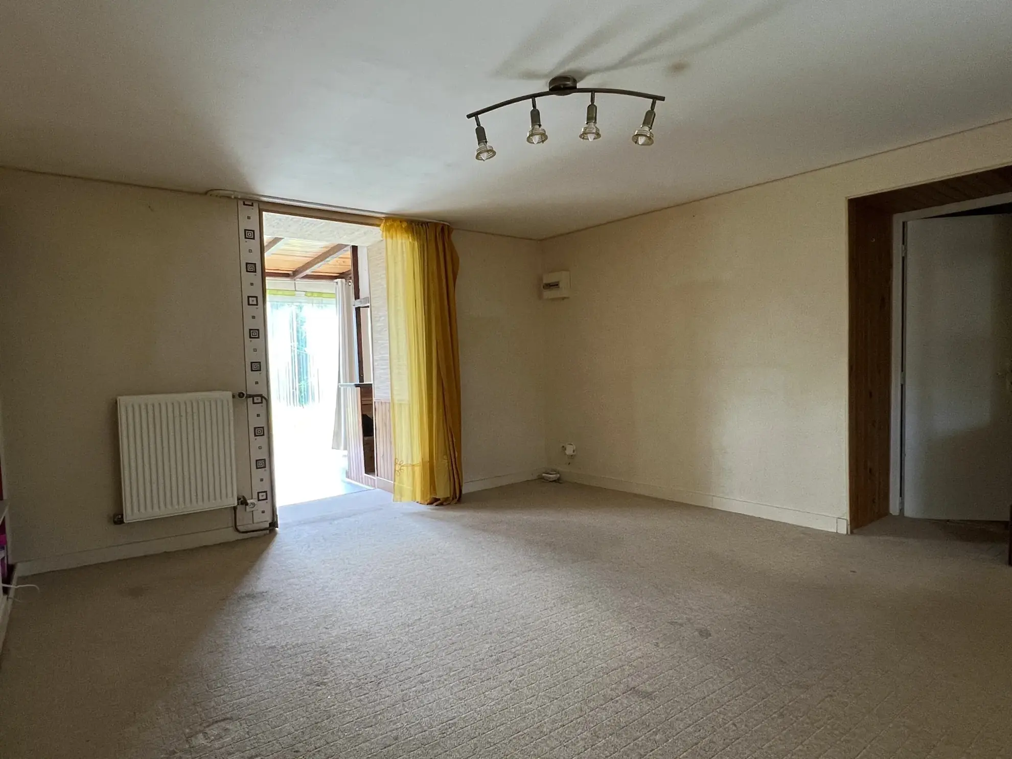 Charmante maison à proximité du centre-ville de Châtellerault avec terrain et dépendance 