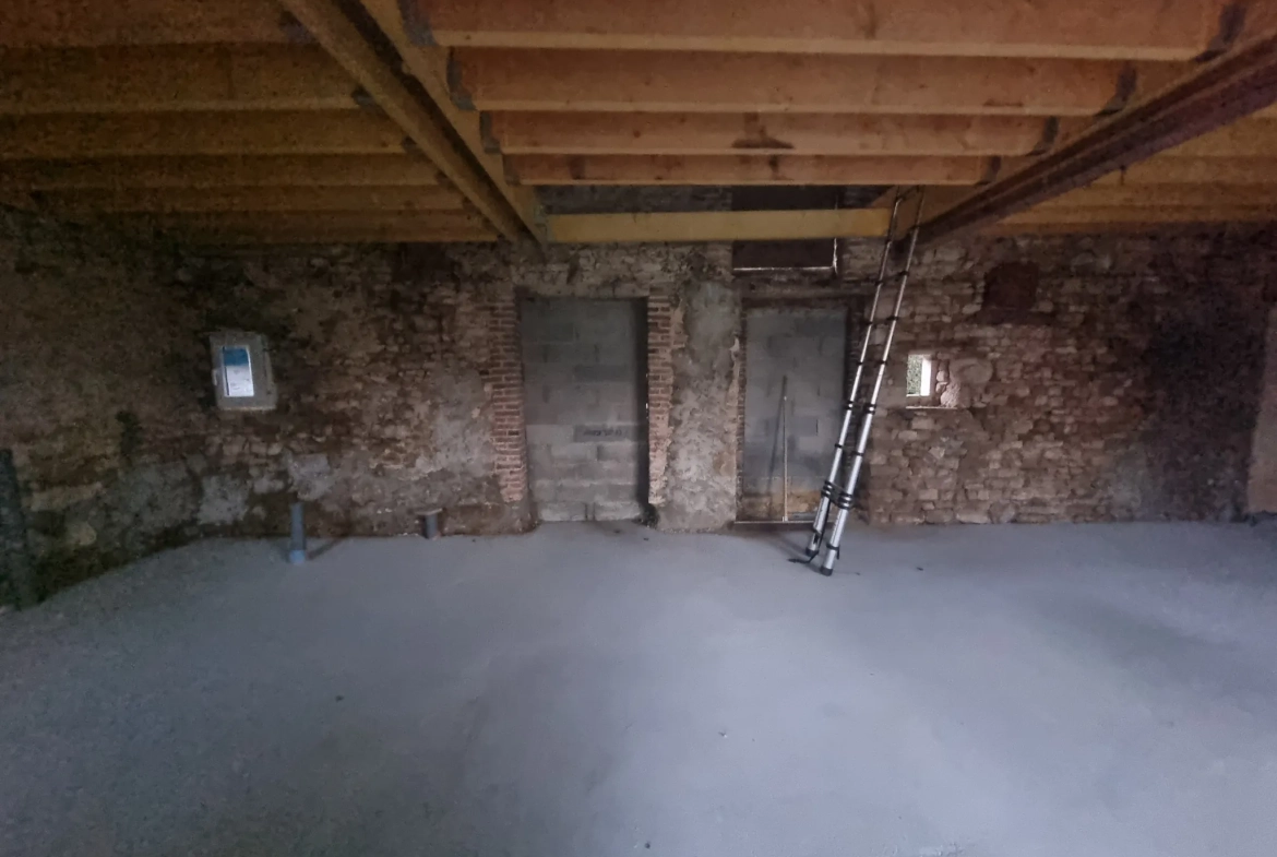 Maison à vendre entre Le Mêle Sur Sarthe et Sées avec garage et terrain de 600m² 