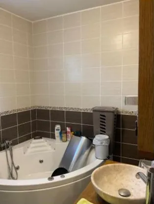 Villa T8 à Gardanne avec Piscine et Grand Terrain - Enchères à Partir de 90 000 € 