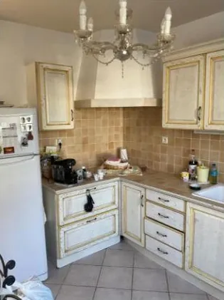 Villa T8 à Gardanne avec Piscine et Grand Terrain - Enchères à Partir de 90 000 € 