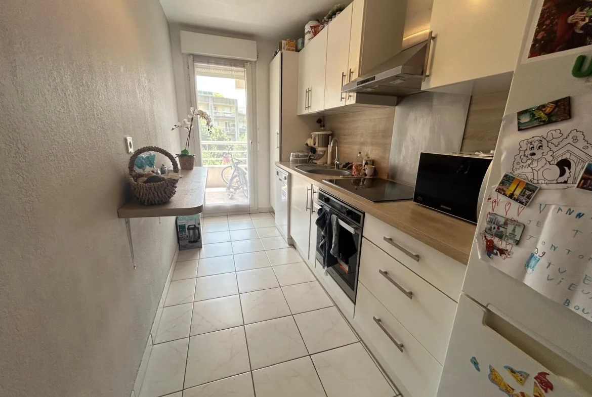 Bel appartement 3 pièces de 64 m² avec terrasse et parking à Saint-André-de-la-Roche 