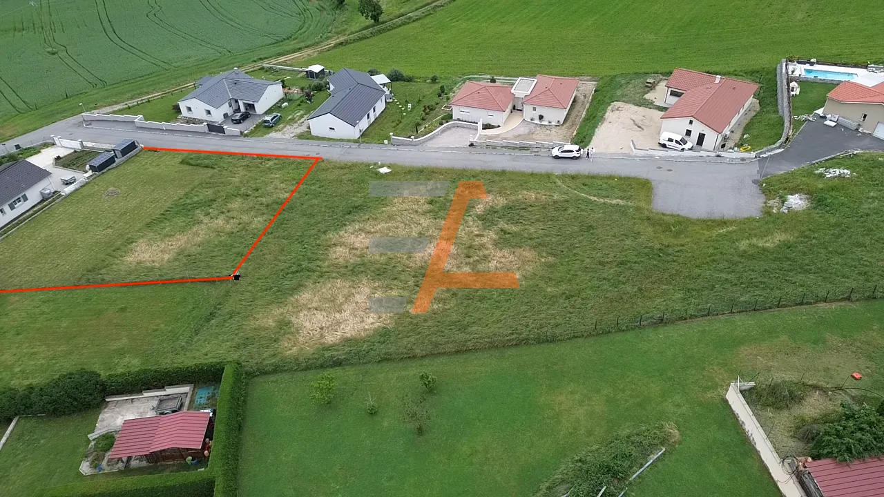 Terrain constructible à Retournac de 1142 m² avec viabilités en bordure 