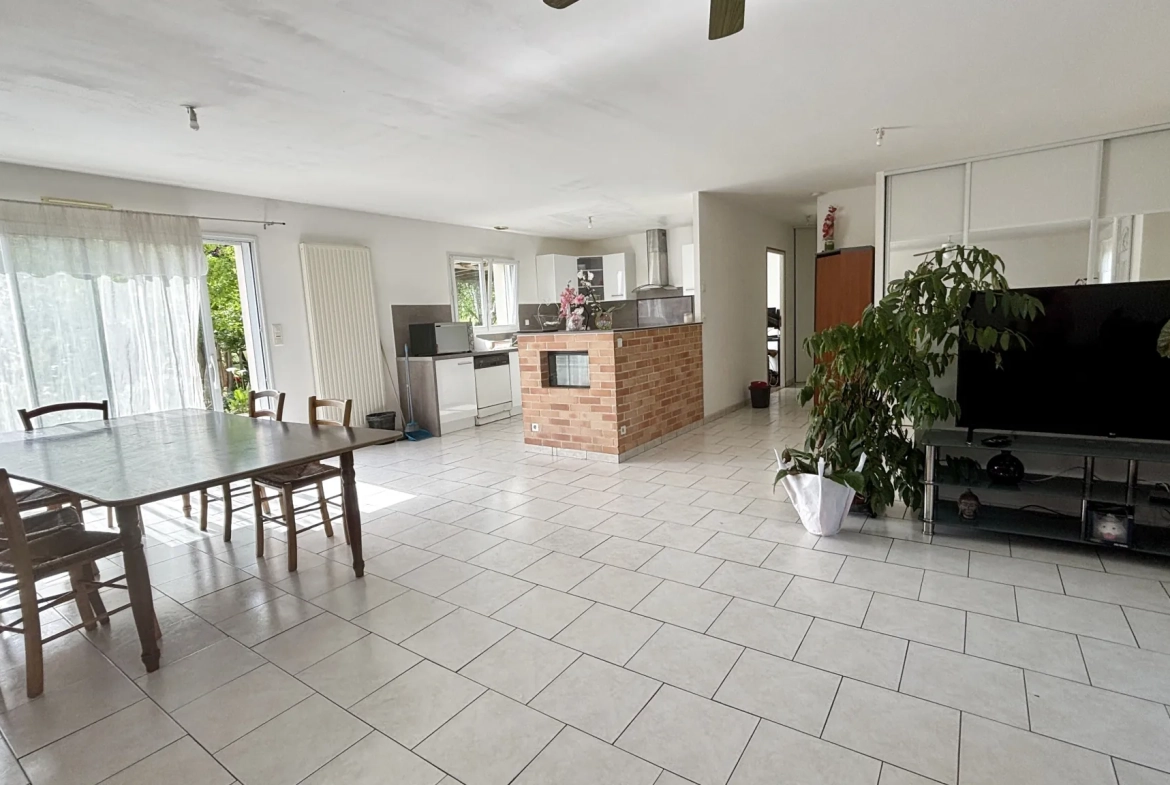 Maison à vendre à La Tourlandry – 4 chambres, terrain clos, environnement calme 