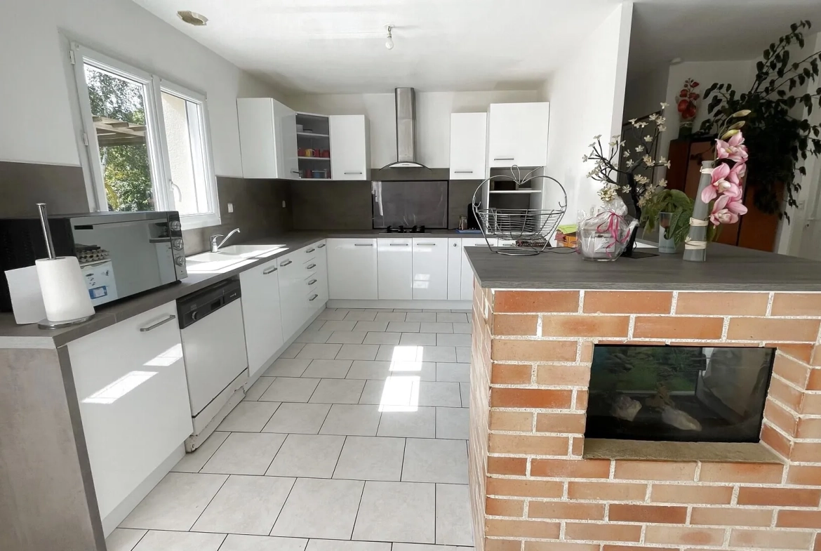 Maison à vendre à La Tourlandry – 4 chambres, terrain clos, environnement calme 