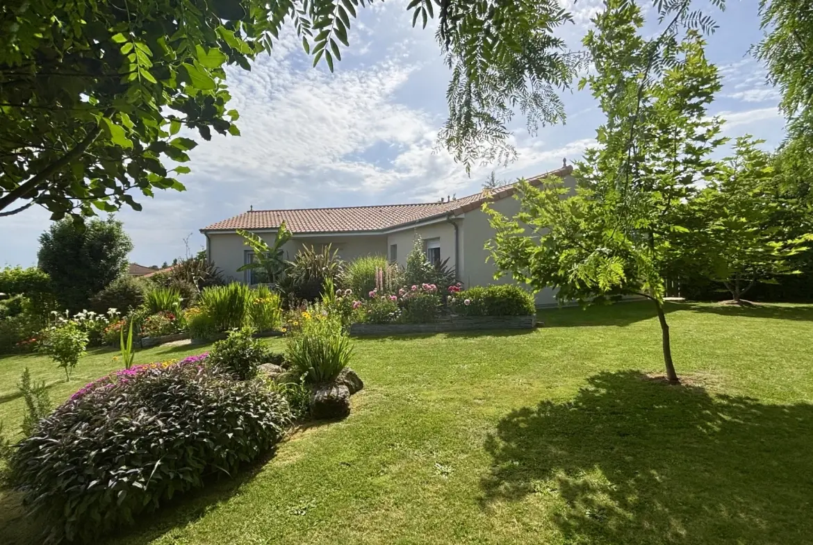 Maison à vendre à La Tourlandry – 4 chambres, terrain clos, environnement calme 