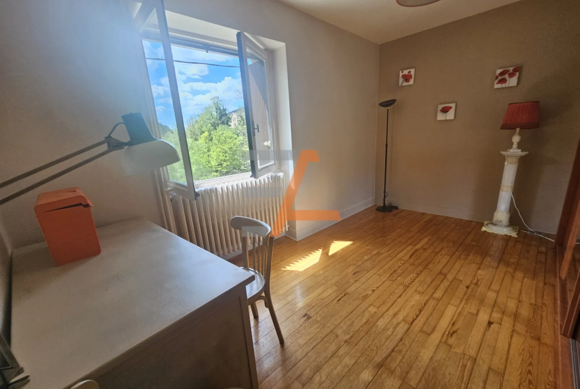 Belle maison de 180 m² avec grand terrain dans le Pilat 